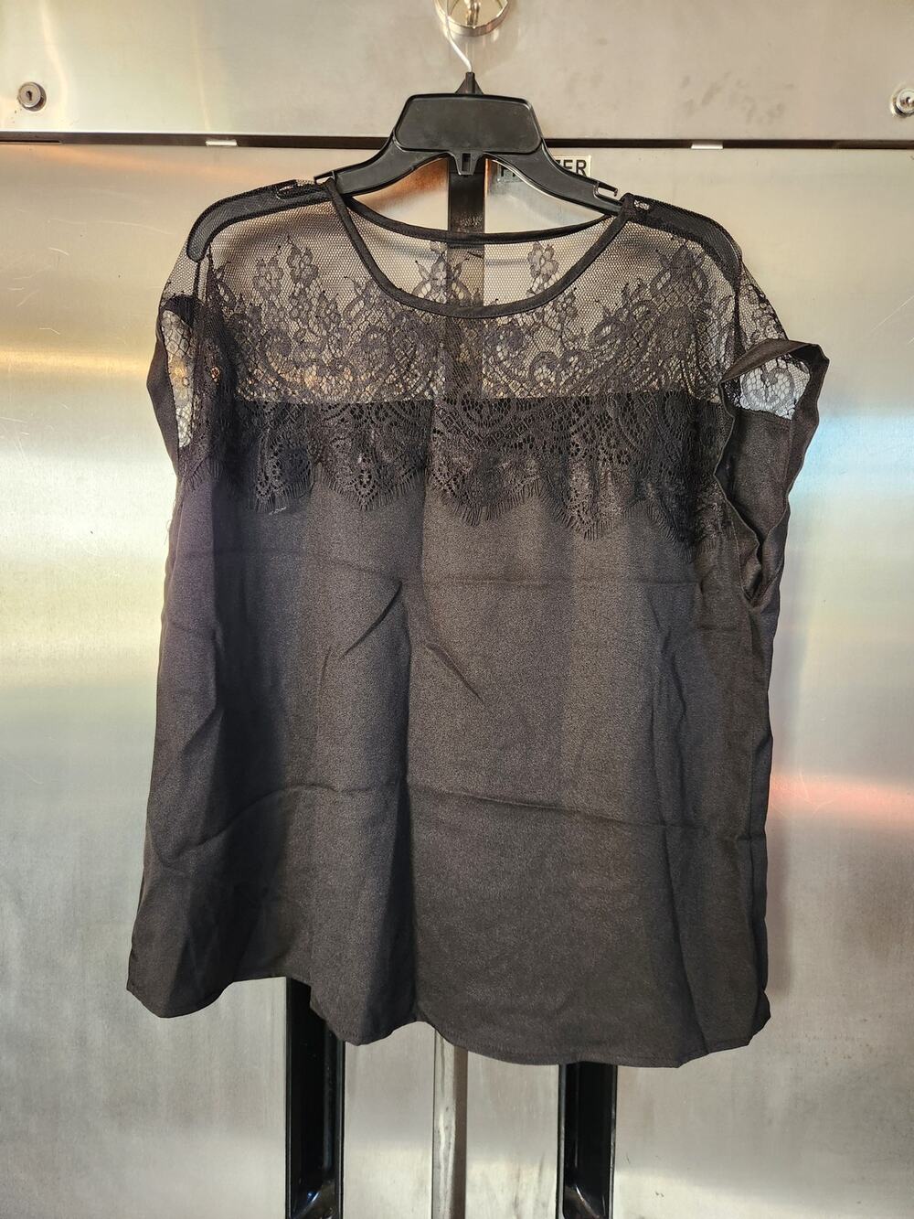 SHEIN Curve Womens Lace Yoke Top Plus 1XL | Black Satin Cap Sleeve Blouse